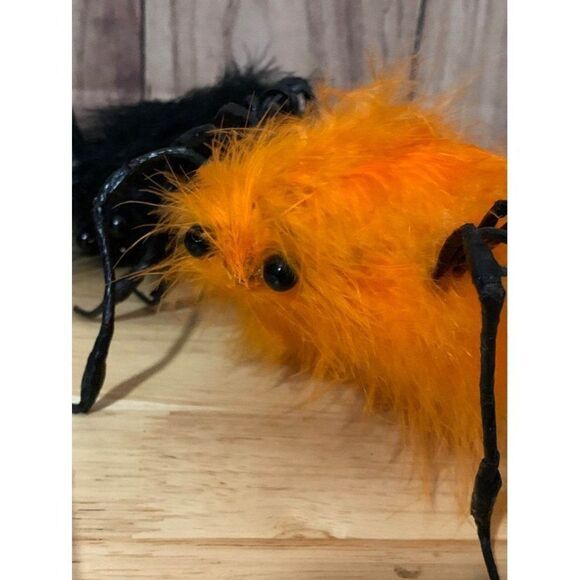 Fake Spider Collection Halloween Decor Lot w/web - Picture 6 of 7